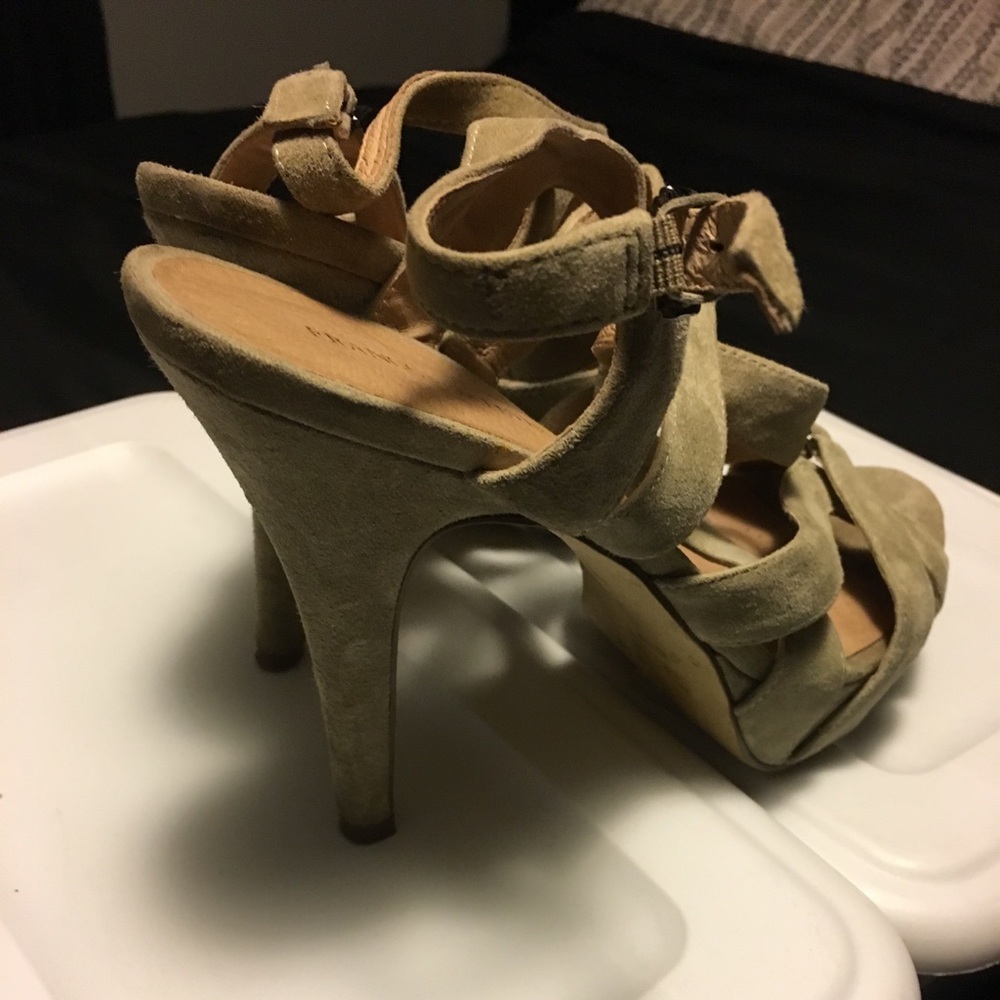 Shoes - Picture 3 of 4